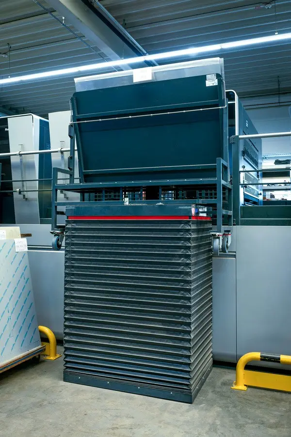 Plate Trolley Lift on a Rapida – Koenig & Bauer Sheetfed